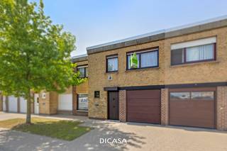 Deze instapklare tussenwoning is gelegen in een rustige buurt nabij het centrum van Roeselare, met een uitstekende bereikbaarheid dankzij de...