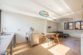 Wonen in het historische centrum, met alles op wandelafstand én een heerlijk zonnig dakterras? Dit instapklare, energiezuinige...