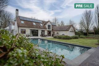 Cette villa magnifiquement entretenue est située dans un environnement verdoyant tout en restant proche du centre de Waregem, qui allie...