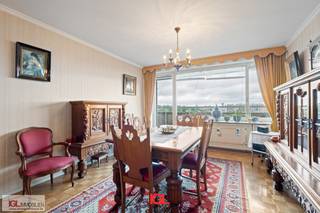 Immo Groot Leeuw stelt u dit 2 slaapkamer appartement op de 7de verdieping aan de vijvers van Anderlecht. Het appartement bestaat uit een inkomhal...