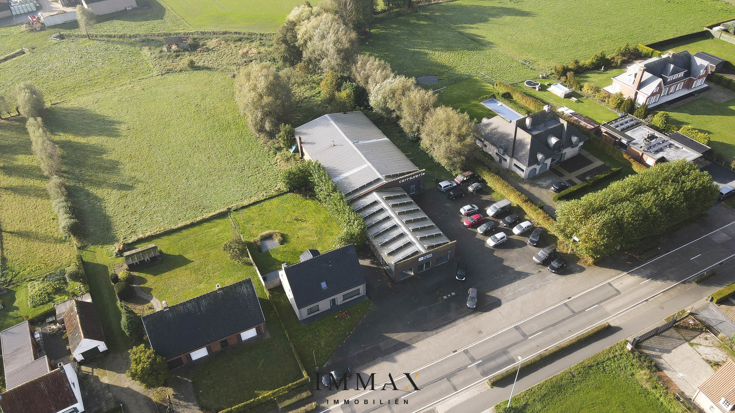 Recent gerenoveerde villa met weiland en magazijn/werkatelier/showroom - foto 1