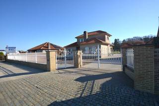 In een rustige straat in Scherpenheuvel-Messelbroek ligt deze goed onderhouden gezinswoning op een perceel van 1905 m².De woning bevindt zich op...