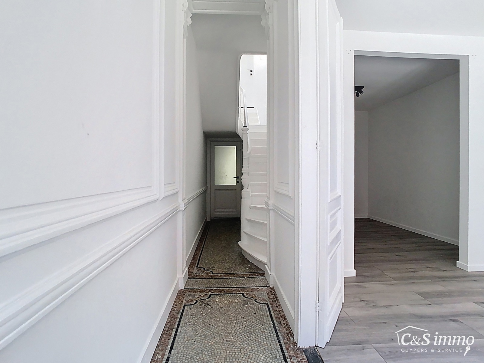 Instapklare woning met ruime tuin en hobbyruimte - foto 1