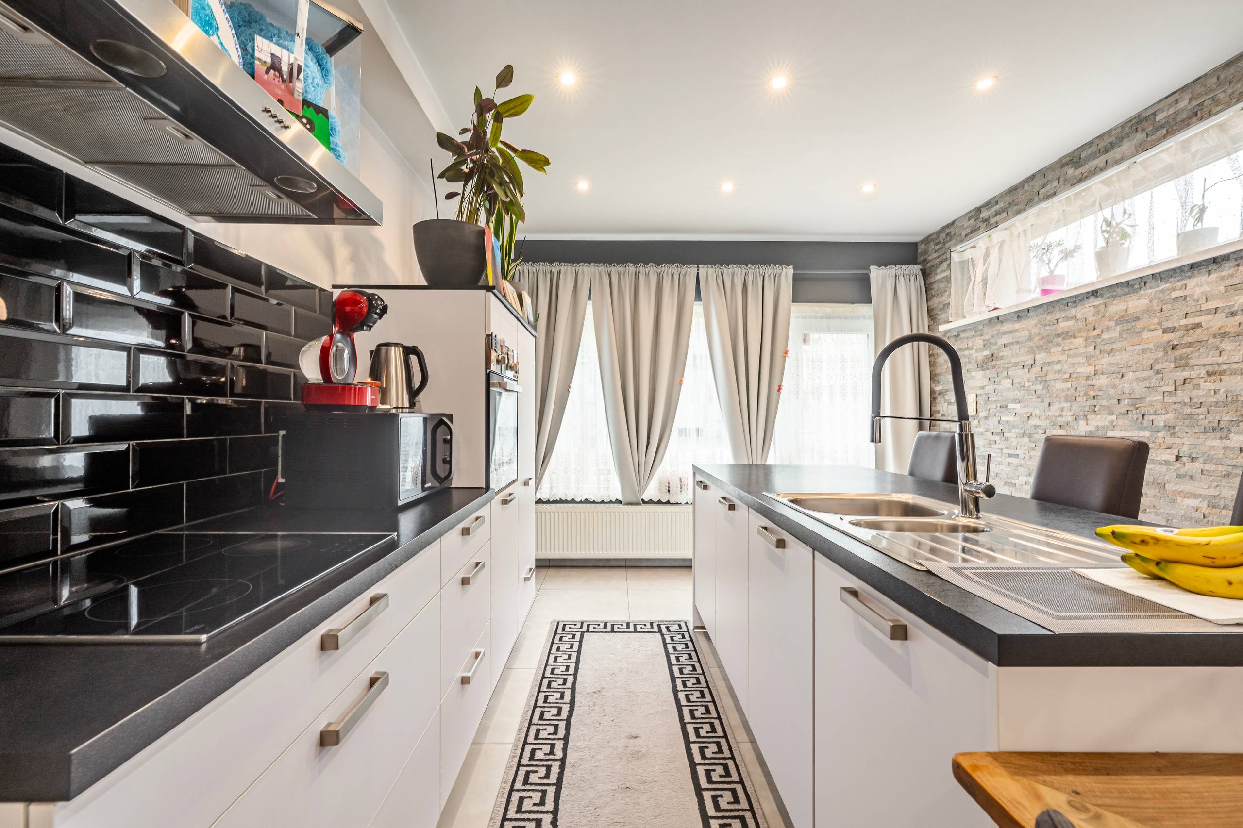 Ruime gerenoveerde woning met loods in Machelen - foto 5