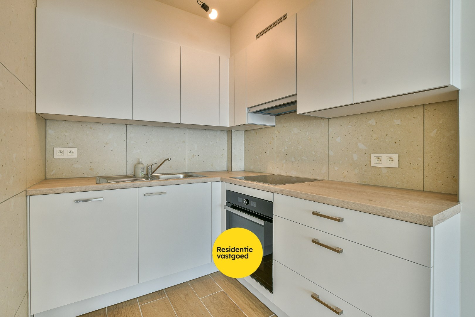 Te huur: prachtig gerenoveerd 2-slaapkamerappartement in centrum De Haan! - foto 5