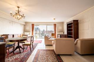 Cet appartement lumineux dispose d'un espace de vie agréable et spacieux à l'avant, où vous profiterez d'un cadre de vie ouvert et confortable...