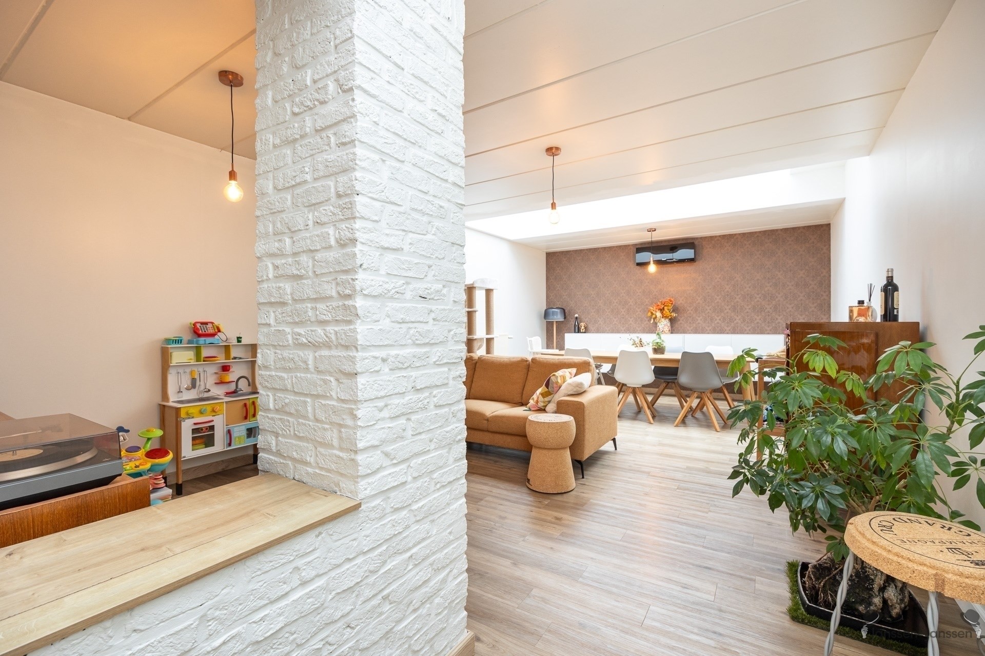 Topwoning met 4 slpks,zonnepanelen en EPC B - foto 4