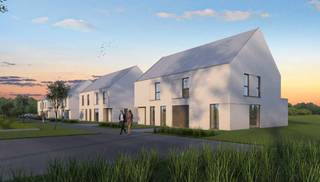 Deze moderne woning is gelegen vlak aan de ingang van het provinciaal domein De Gavers te Geraardsbergen. De woning wordt gebouwd op een zuid georiënteerd perceel van 525m2. Kenmerkend is de moderne architectuur met strakke lijnen én witte materialen. De interieurafwerking van de woning is 100% op maat. Je kiest dus zelf de technieken, vloeren, keuken, badkamer,... a.d.h.v ruime budgetten in het lastenboek. De woningen zijn sowieso voorzien van alle moderne technieken: standaard is een warmtepomp en vloerverwarming inbegrepen. Op het gelijkvloers van de woning is er een praktische was/bergplaats, een inkomhal met gastentoilet en een lichtrijke leefruimte met open keuken. Op de eerste verdieping bevinden zich 3 slaapkamers en een badkamer met bad/douche. De praktische zolder is toegankelijk met een uitschuifbare zoldertrap. De carport aan de woning is inbegrepen. Zie jij jezelf hier wonen? Bel Ewout op 0497 588 888 of mail naar contact@huysmanbouw.be voor meer informatie. Meer info over het project op huysmanbouw.be