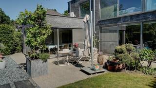 Rustig gelegen ruime exclusieve villa op een perceel van 7a75ca met mooie aangelegde tuin en verwarmd openluchtzwembad en poolhouse. De tuin...