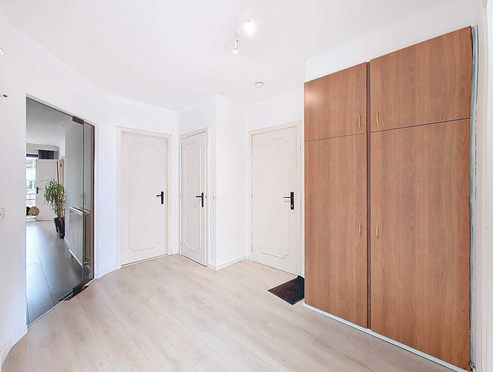 RUIM APPARTEMENT MET PRIVATE TUIN IN MORTSEL - foto 2