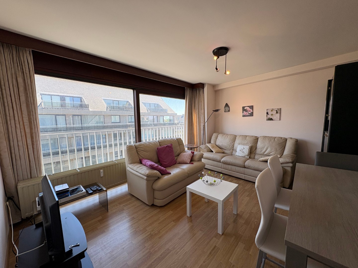 Appartement met 2 slaapkamers – Vlakbij zee, zonnekant & klein zeezicht - foto 3