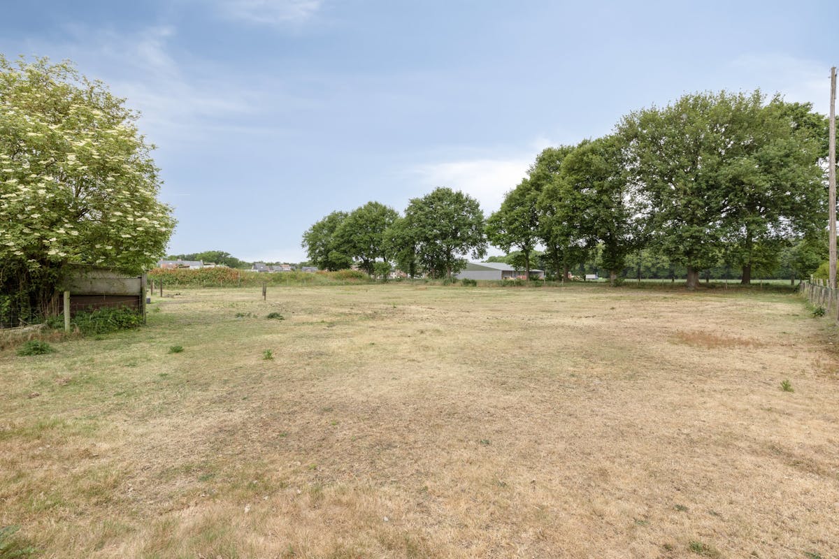 Landhuis op ca.1214m²  met aanpalend bouwland aan de tuin ! - foto 4