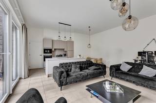 Voor meer info of een bezoek, bel 053 59 49 33 - UNIEKE AANBIEDING - Op een absolute toplocatie in het centrum van Ninove bevindt zich dit recente...