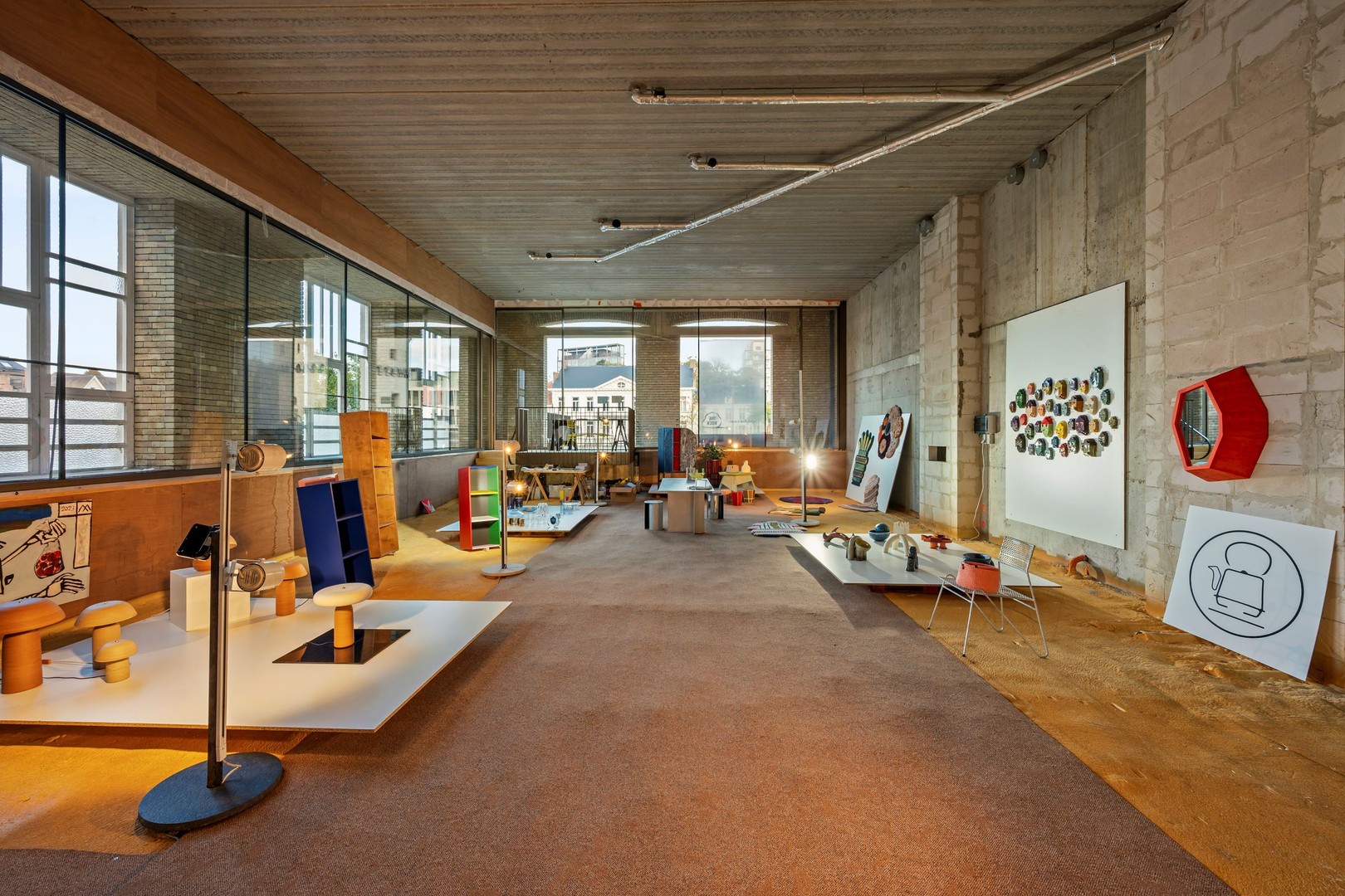 Unieke casco handelsruimte op een hoek van 150m² op een topligging aan de Broeltorens in Kortrijk - foto 3