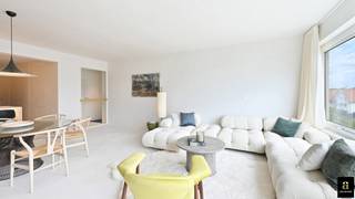 Ontdek dit prachtig gerenoveerde 3-slaapkamerappartement gelegen in het bruisende hart van het Zoute, met zicht op de Kustlaan en de minigolf.Het...