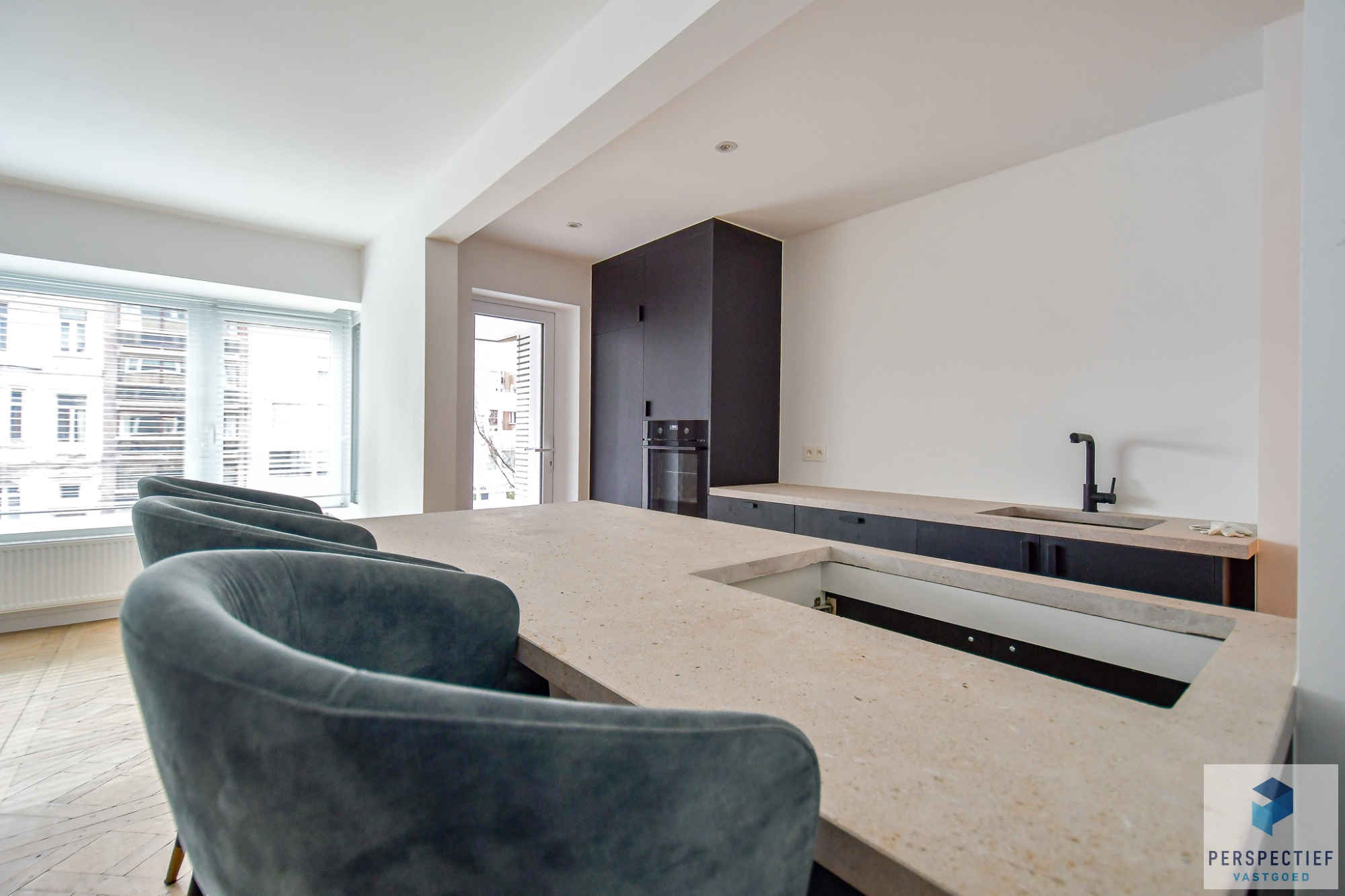 RUIM LICHTRIJK GERENOVEERD APPARTEMENT aan het LEOPOLD PARK - foto 5