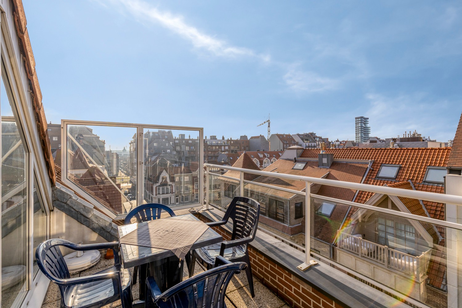Duplexappartement met zonnig dakterras en zijdelings zeezicht. - foto 2
