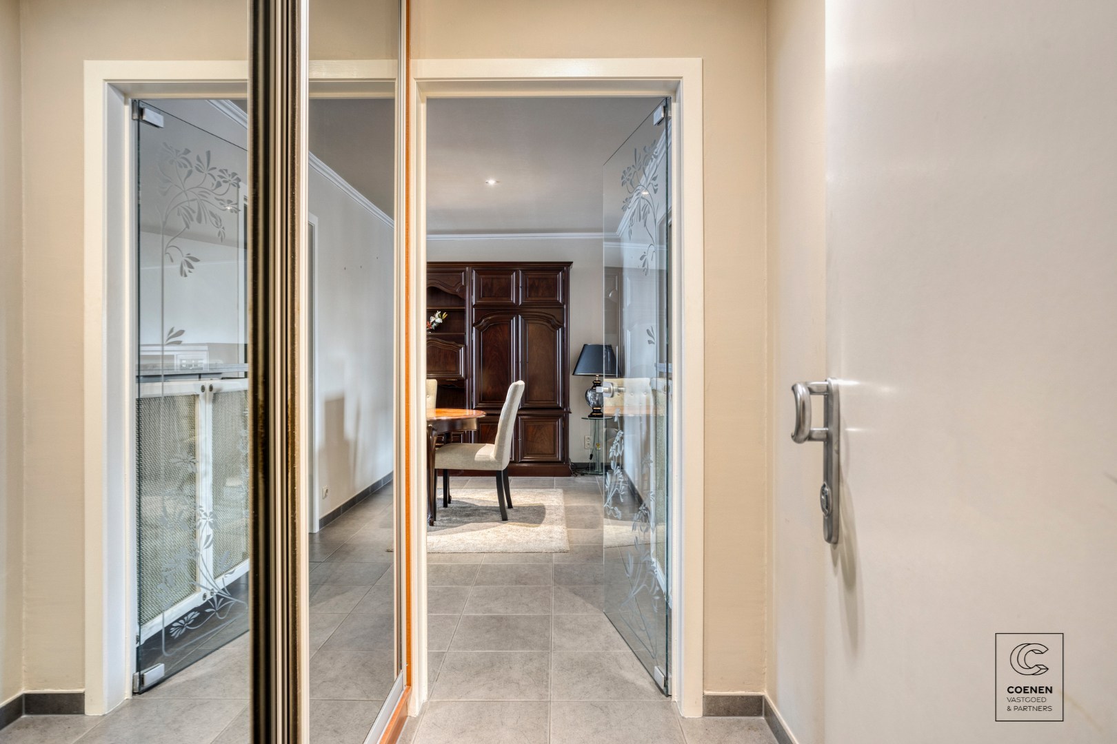 Instapklaar appartement van 124 m², 3 slpk's en terras op een toplocatie te Kontich! - foto 5