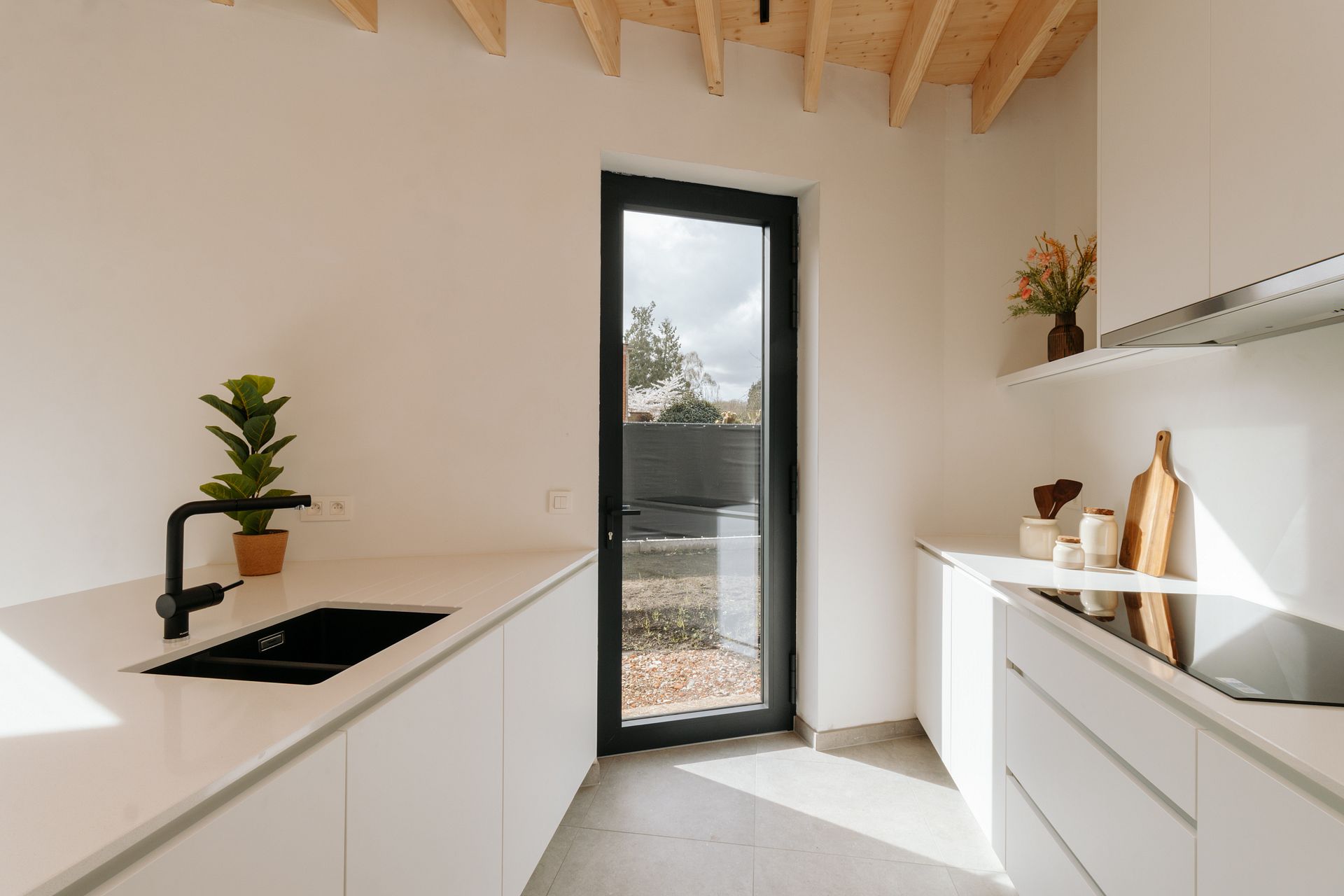 Nieuwbouwwoning met hoog wooncomfort op een centrale ligging - foto 5