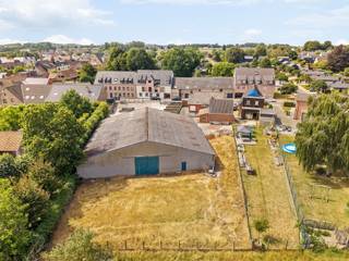 This 2,610 m² development lot is located in the heart of Kruisem.The lot offers a wide range of urban planning possibilities.