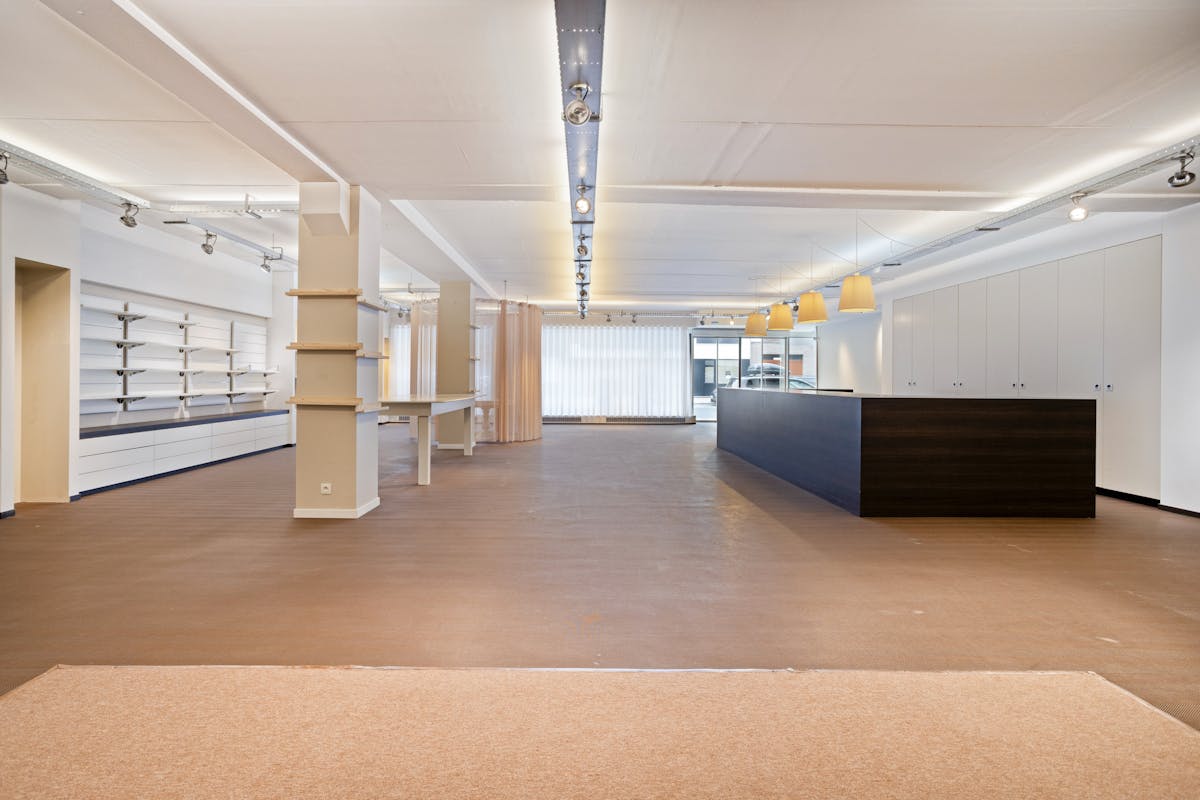 Handelspand van ca. 400m² te koop in Torhout - foto 2