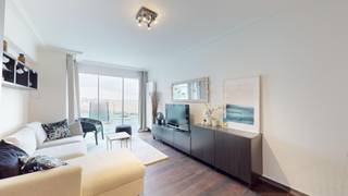 Res. Westside<br /><br />Gerenoveerde vakantiestudio gelegen op het Rubensplein met open zicht over de Zeedijk en Rubensplein. Gelegen op een derde verdieping. De studio wordt volledig gemeubeld verhuurd. Indeling: nachthall met afzonderlijke badkamer met douche, lavabo en toilet, uitgeruste keuken, woonkamer/slaaphoek. Er is een mogelijkheid om het raam volledig open te zetten op de manier wordt er een terras gecreëerd. <br /><br />Beschikbaar vanaf 1/11/2026!<br /><br /><u><strong>Huurvoorwaarden</strong></u>
<ul>
	<li>Provisie algemene kost: €50</li>
	<li>Enkel mogelijk te huren als tweedeverblijf</li>
	<li>Tweedeverblijftaks ten laste van de huurder</li>
	<li>Enkel privatieve verhuur, niet mogelijk via vennootschap</li>
	<li>3 maand huurwaarborg</li>
	<li>Kost plaatsbeschrijving 50/50</li>
	<li>Nutsvoorzieningen op naam van de huurder</li>
	<li>Huurdersverzekering verplicht</li>
</ul>
<br />Bent u op zoek naar een leuk vakantieappartement aan zee? Wacht niet langer en plan vandaag uw bezoek in. <br />Ref: GA725