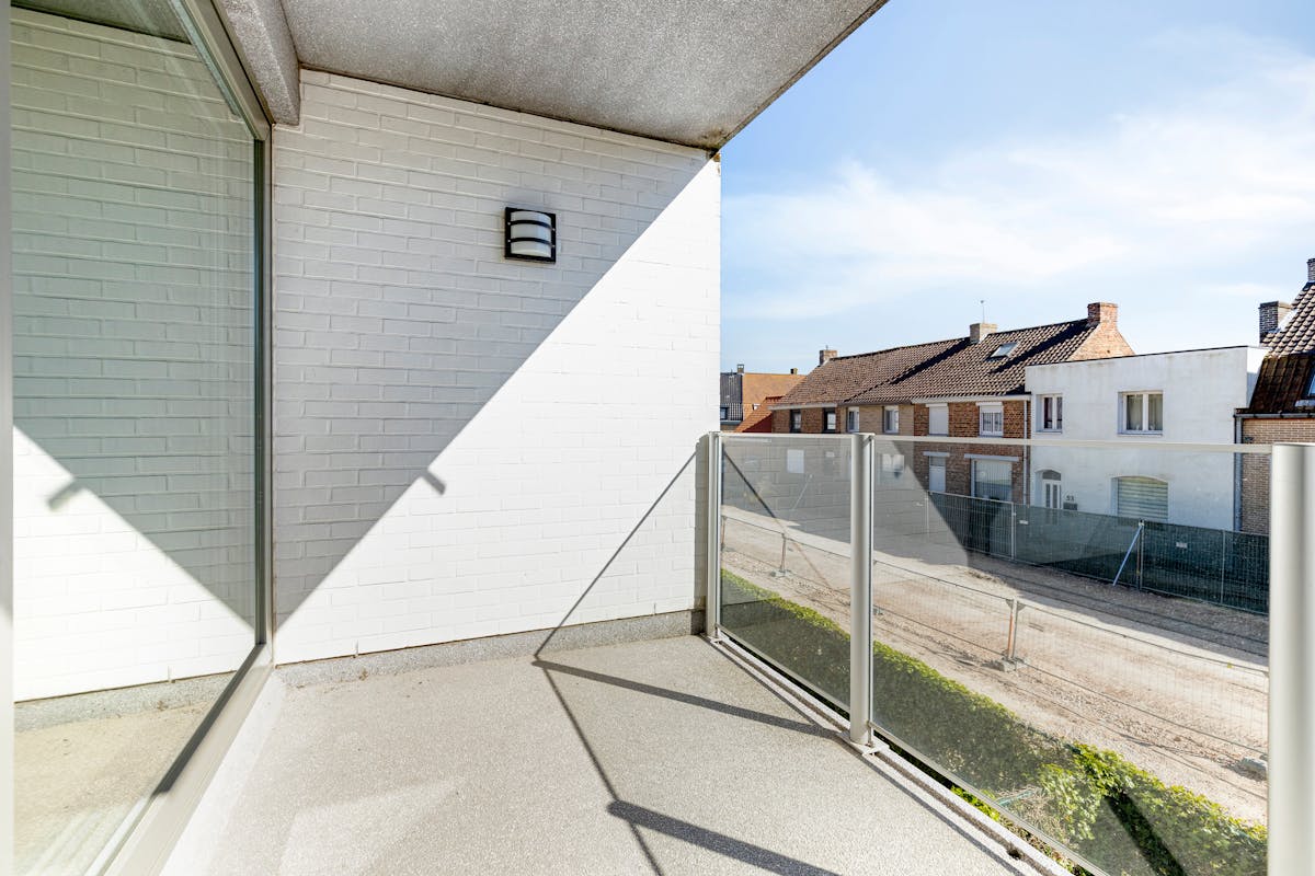 Appartement met 2 slaapkamers en staanplaats te Veurne. - foto 2