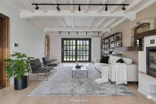 Ontdek een bijzondere kans aan de Astridlaan 333 in Assebroek, perfect voor wie wonen en werken optimaal wil combineren op een uitstekend...