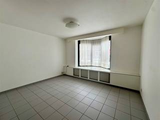 Gezellig appartement met 2 slaapkamers en terras, gelegen in het centrum van Maaseik. ALGEMEEN:-  Het appartement is gelegen op de eerste en tweede...