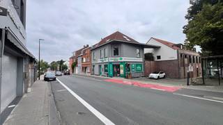 Dit ruime pand bevindt zich in het hart van Dworp, een deelgemeente van Beersel. Dankzij de centrale ligging geniet het pand van...