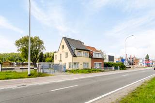 We find this property on a plot of 1,440m² on the Autolei in Wommelgem. This street is a paradise for companies and self-employed people thanks to...