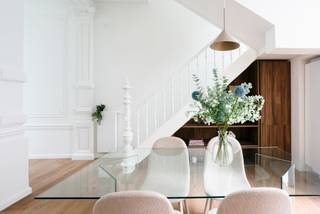 Gloednieuw en nooit eerder bewoond: ontdek deze luxe gerenoveerde burgerwoning op een absolute toplocatie in de Harmoniewijk: centrale...