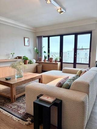 Discover this charming two-bedroom penthouse apartment located on the Plein in Kortrijk. The living space is south-east facing, with...