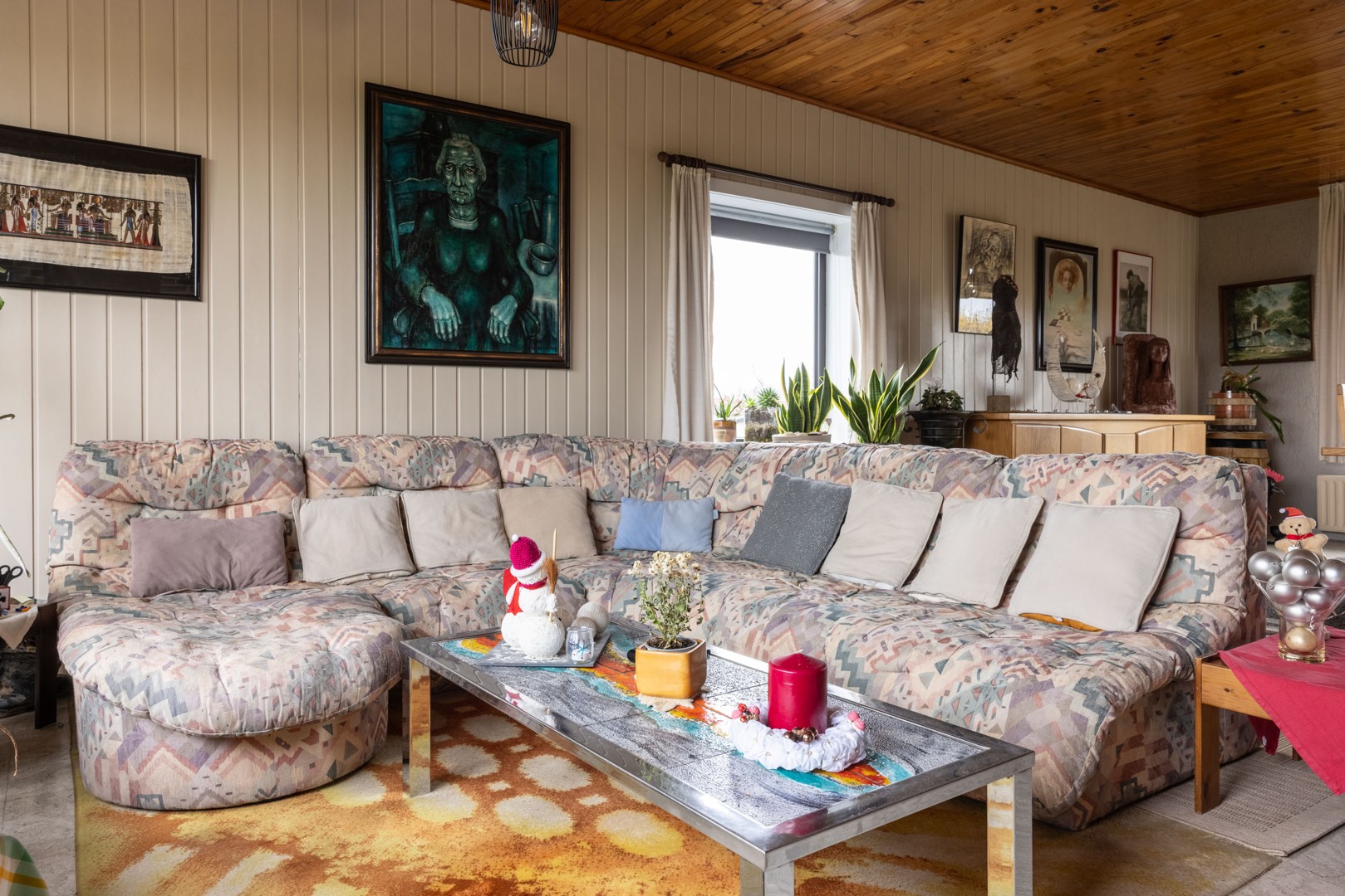 LANDELIJK GELEGEN ALLEENSTAANDE WONING MET 4 SLPKS, DUBBELE GARAGE EN DIVERSE WEIDES OP EEN TOTALE OPPERVLAKTE VAN 2.360 M2 - foto 5