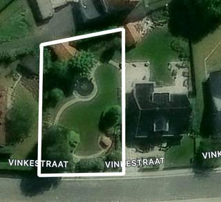 Ruim perceel bouwgrond (657m²) op een rustige ligging te koop in Wevelgem!De rustige ligging, doch vlotte bereikbaarheid naar diverse invalswegen...