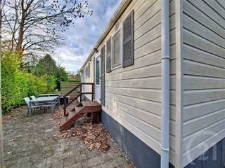 Instapklare chalet op maat - rustig gelegen, veelzijdig inzetbaar.Deze charmante chalet werd 12 jaar geleden op maat vervaardigd en verkeert in een...