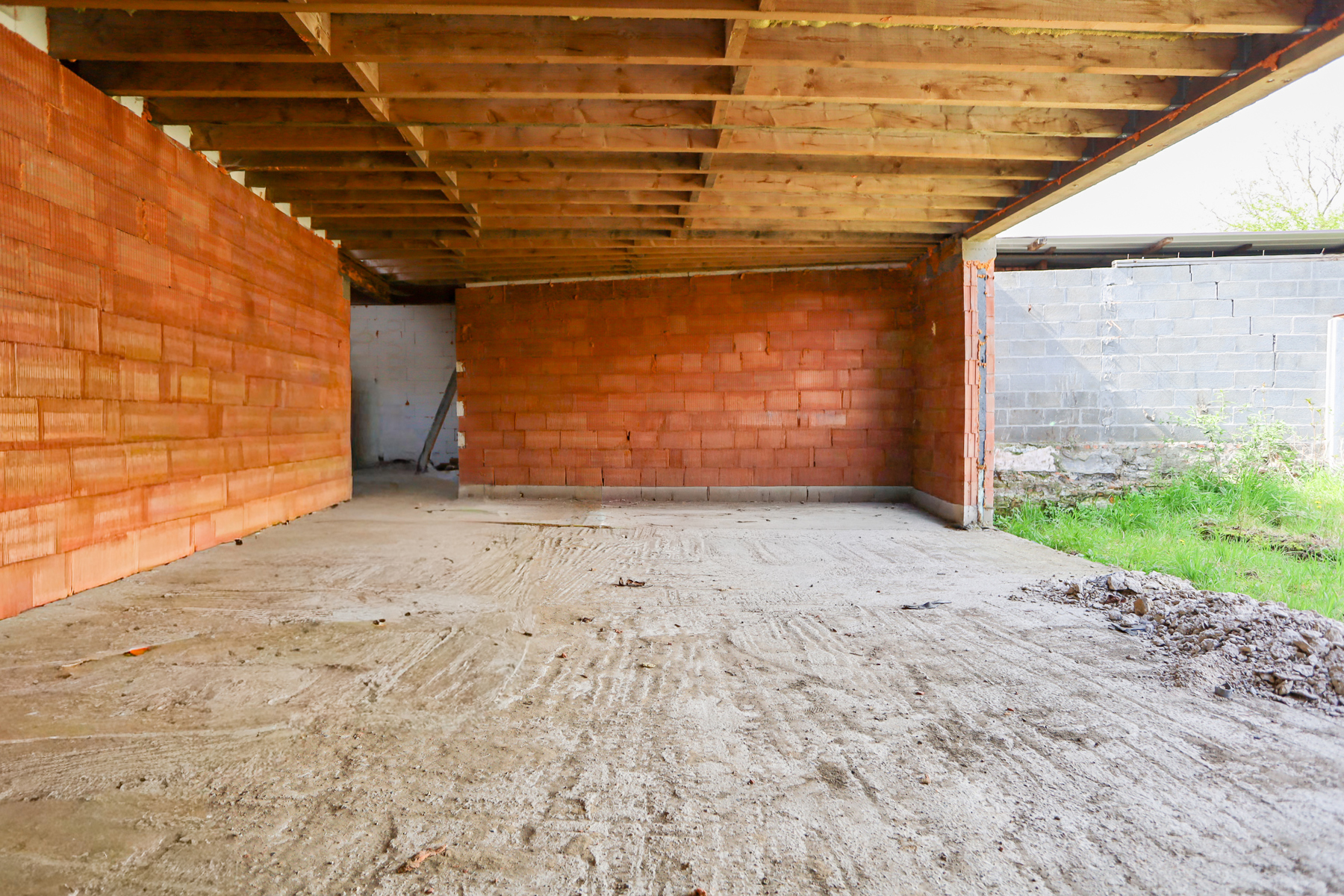 Ruime af te werken woning met veel potentieel - foto 5