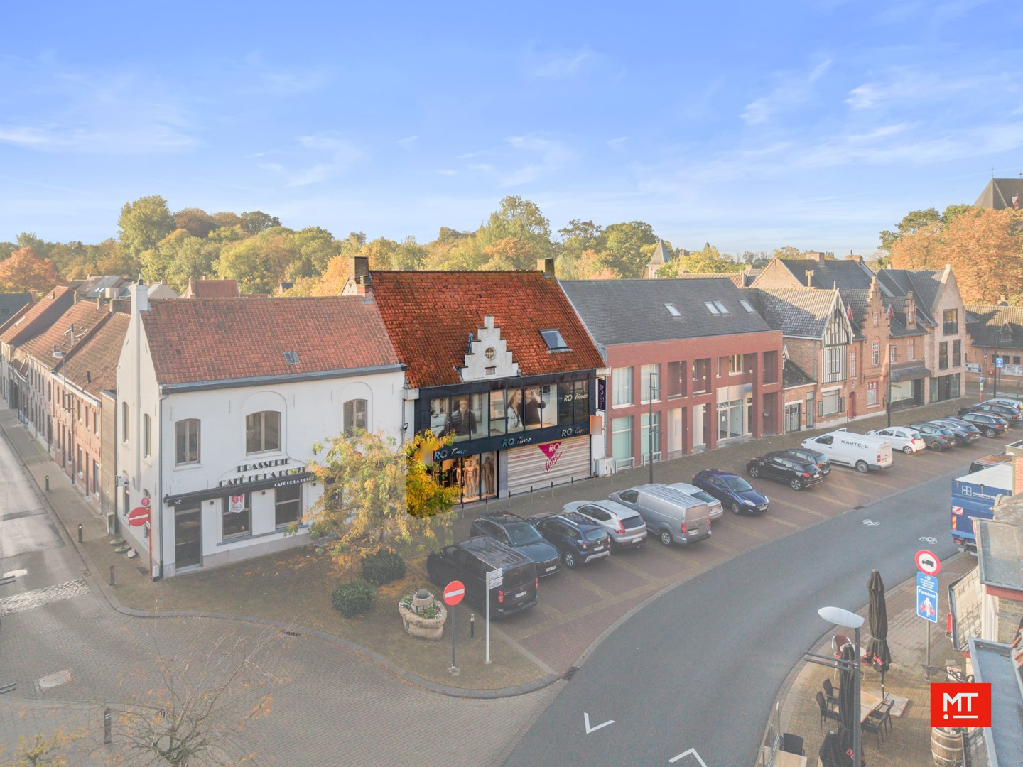 Bijzonder ruim gebouw met tal van mogelijkheden en uitweg, te koop in de dorpskern van Dadizele - foto 3