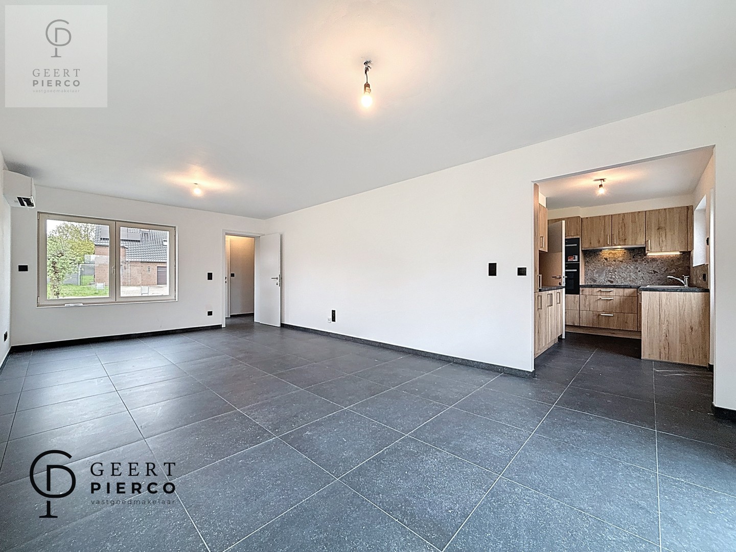 Gerenoveerde halfopen bebouwing gelegen in het rustige Gingelom. - photo 2