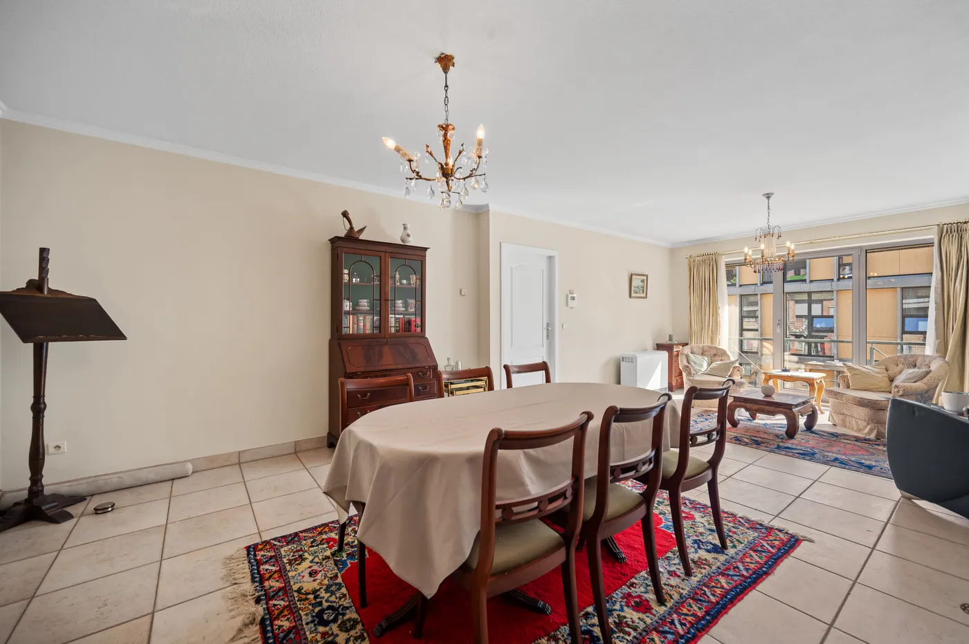 Ruim appartement met veel lichtinval, 2 slaapkamers, garage en kelder - foto 4