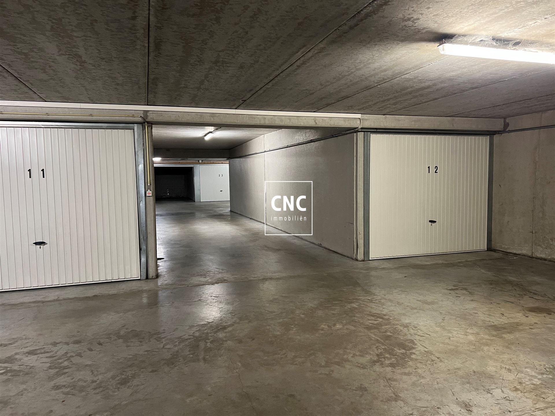 Box de garage spacieux et facile d'accès près du centre - photo 5