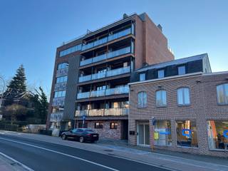 OP ZOEK NAAR EEN STUDIO OP EEN TOPLIGGING? BEKIJK DAN DEZE STUDIO IN GENK-CENTRUM, GELEGEN AAN DE WEG NAAR AS 24. COMPACTE, PRAKTISCH...