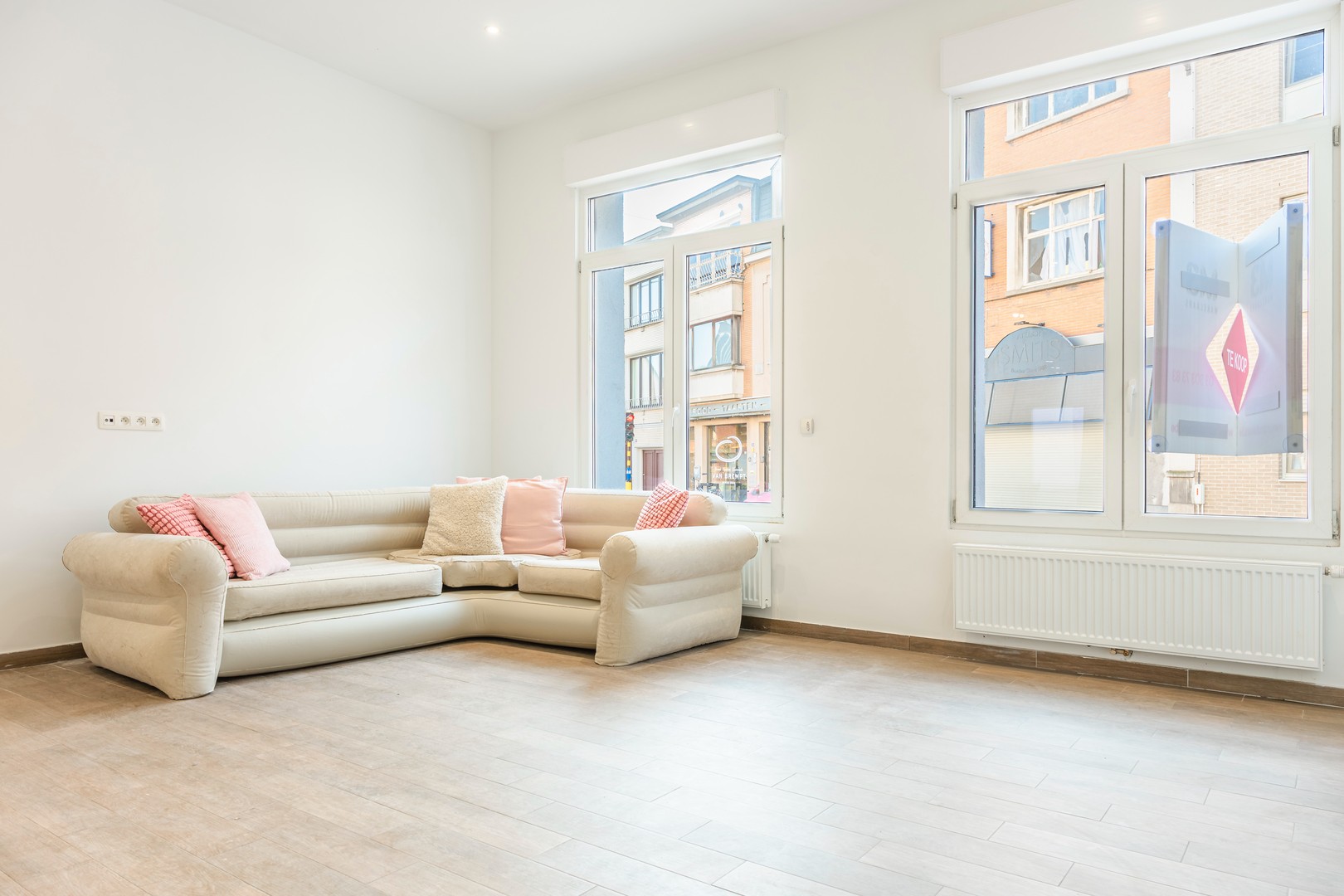 Instapklare gerenoveerde gezinswoning met 4 slaapkamers, 2 badkamers en EPC B in Burcht! - foto 1