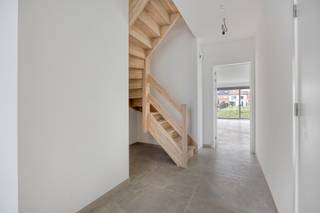 In het groene en rustige Linden bevindt zich deze uitzonderlijk ruime en energiezuinige woning met een bewoonbare oppervlakte van maar liefst 275...