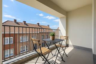 Stap binnen in dit smaakvol afgewerkte appartement, gelegen in een klassevol gerenoveerd gebouw op wandelafstand van het centrum van Edegem.De...