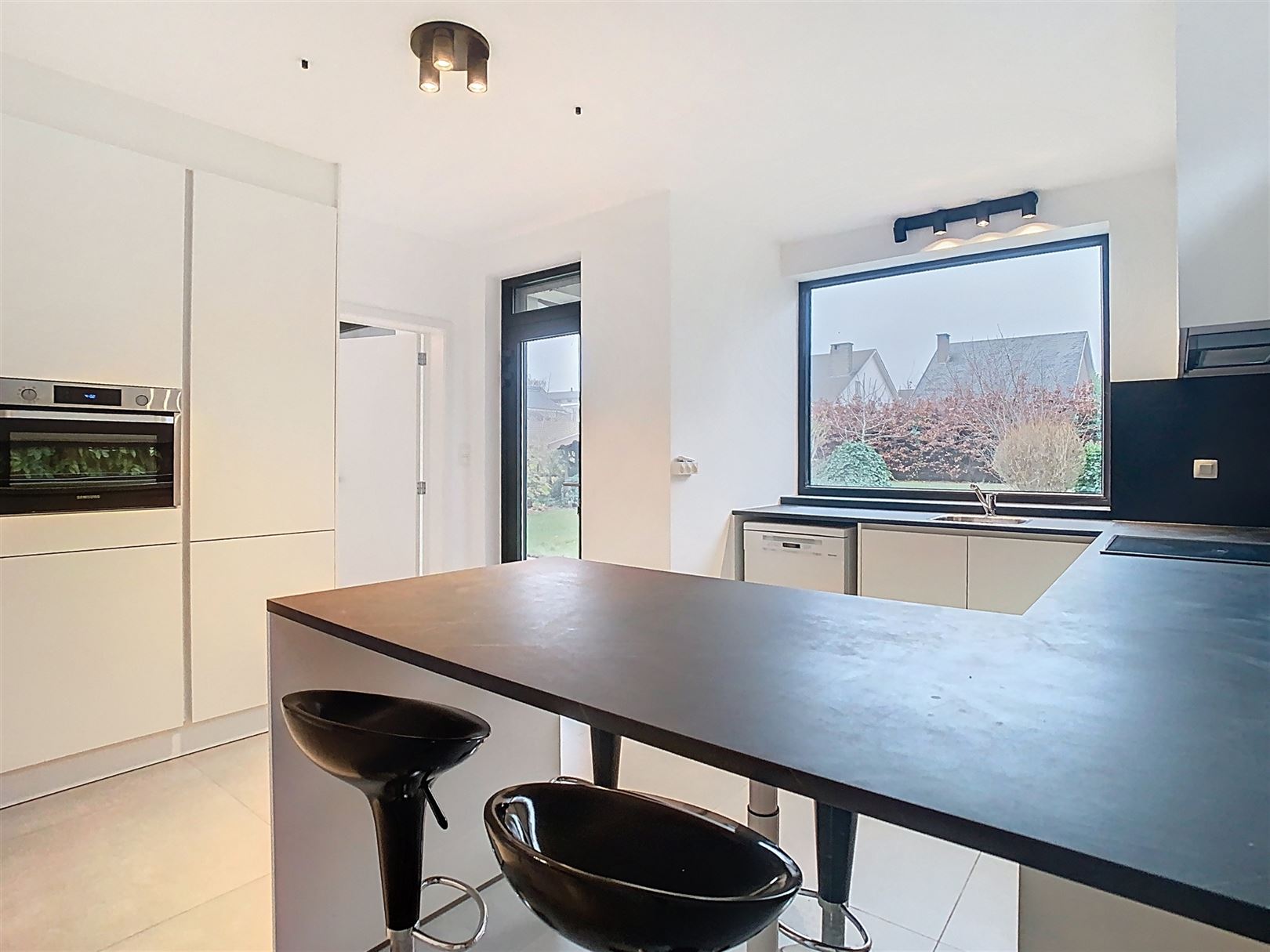 Villa in residentiële wijk met 4 slpks! - foto 4