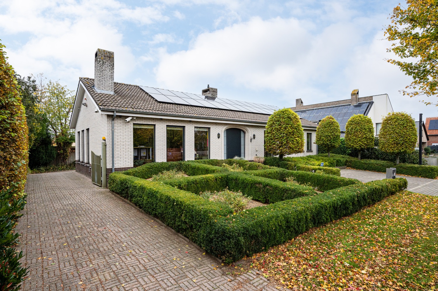 Kwalitatief afgewerkte woning met praktijkruimte en uitzonderlijk ruime kelderverdieping - foto 1