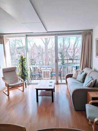 Grote studio van 45 m2 in een groen park.Pal aan de winkelstraat en op 800 m van het strand.Volledig gemeubeld en instapklaar.Ingerichte keuken met...