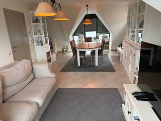 <p><span>RUIM EN LUMINEUS APPARTEMENT 94M² MET 2 SLAAPKAMERS, GROOT TERRAS 32M² EN GARAGE</span></p><p><span>2de verdieping - ligging in centrum nabij Dorpshart en station met vlotte bereikbaarheid via N16, A12 en N17</span></p><p><span> </span></p><p><span>Inkomhal (5 x 1,4m) / wc / living met eetplaats met super-ingerichte open keuken (totale opp.: 38m²) met toegang tot groot terras (6,4 x 5m) / 2 slaapkamers (4,5 x 4,1m; 3,8 x 3,7m) / badkamer (2,5 x 2,2m) met wastafel en douche / berging met wasplaats.</span></p><p><span>Garage (5,4 x 2,9m) / gemeenschappelijke fietsenberging.</span></p><p><span> </span></p><p><span>Appartement is voorzien van raamdecoratie.</span></p><p><span> </span></p><p><span>Elektriciteit conform AREI.</span></p><p><span> </span></p><p><span>Vrij van gebruik: Lopende huurovereenkomst te respecteren.</span></p><p><span> </span></p>