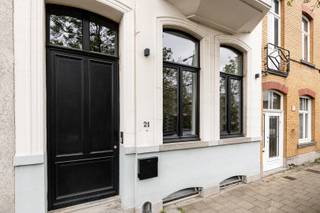 AlgemeenTussen de Sterre en het Station Gent-Sint-Pieters vinden we deze aangename kantoorruimte met uitstekende bereikbaarheid. oprit van E17, R4 en...